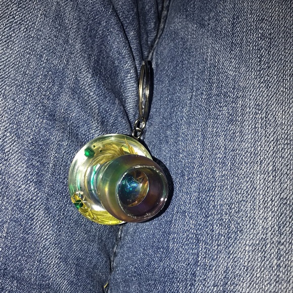 Custom epoxy mushroom 🍄 keychain with my favorite leaves glitter and wish - Picture 5 of 7